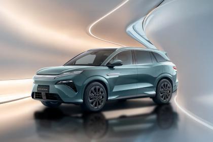 Ευρωπαϊκή πρεμιέρα για το επταθέσιο BYD Atto 8 